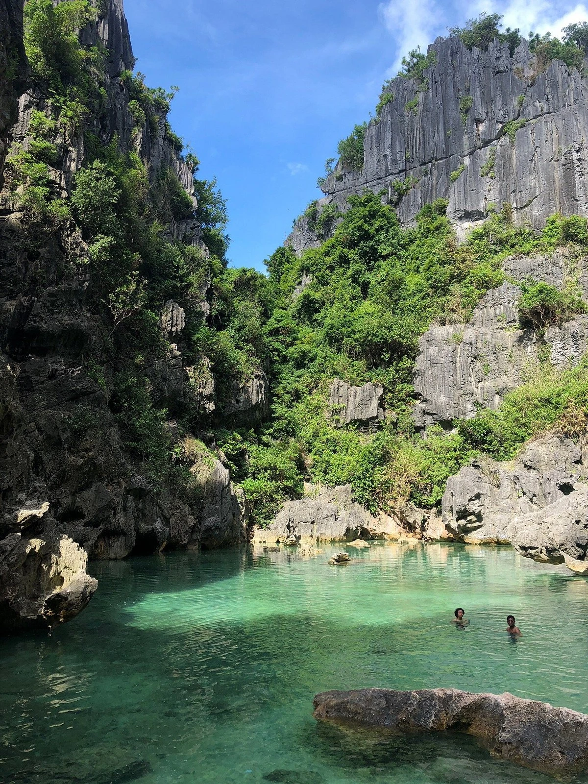 PRIVATE ISLA GIGANTES ISLAND HOPPING DAY TOUR