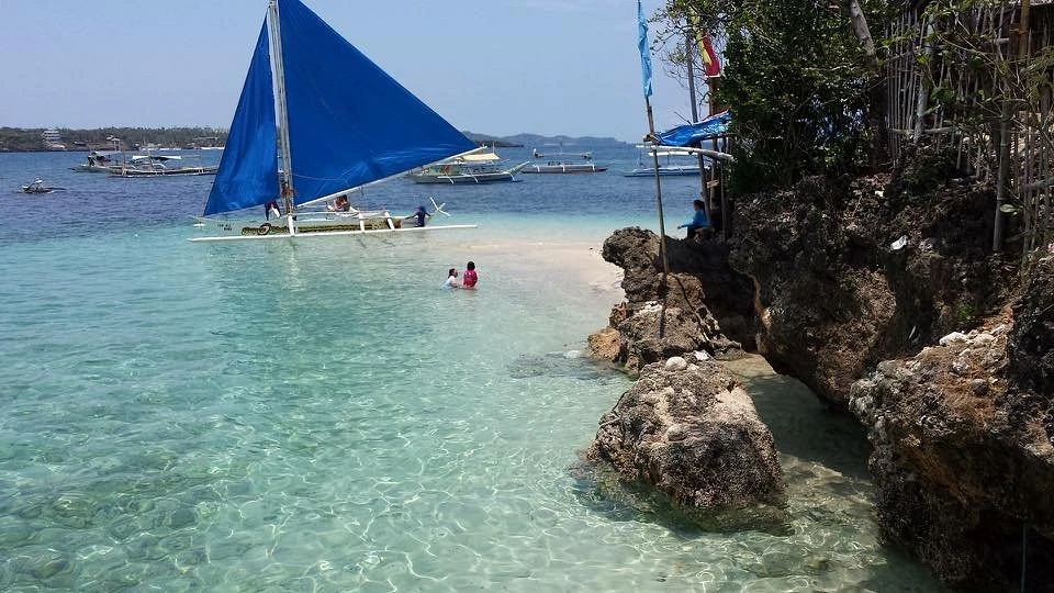 ISLAND HOPPING WITH BUFFET LUNCH, MAGIC ISLAND & SNORKELING(JOINERS)