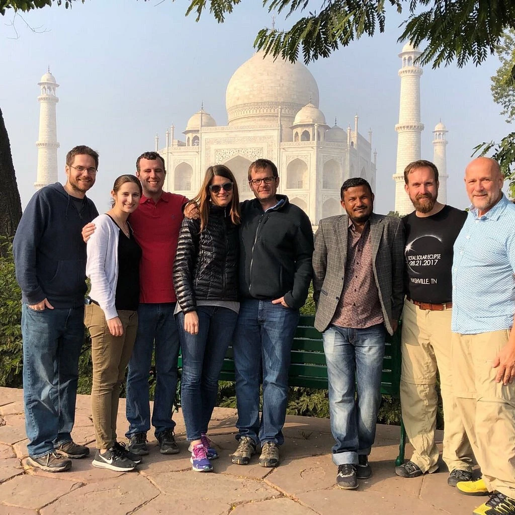 Delhi to Agra Same Day Tour with Skip-the-Line Taj Mahal Entry