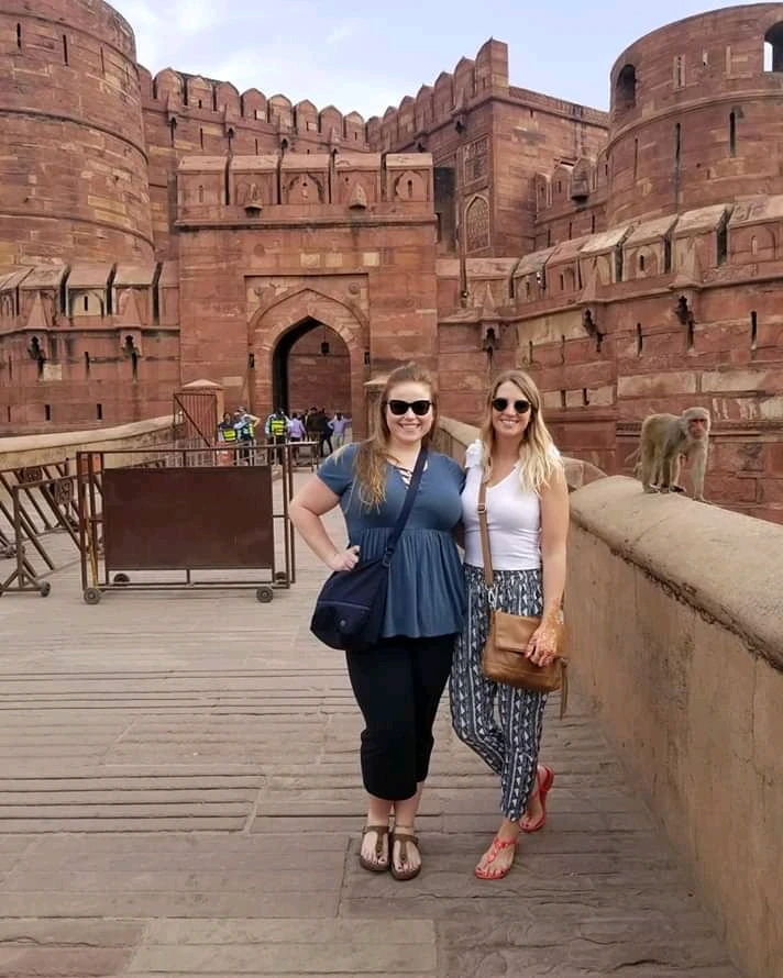 Delhi to Agra Same Day Tour with Skip-the-Line Taj Mahal Entry