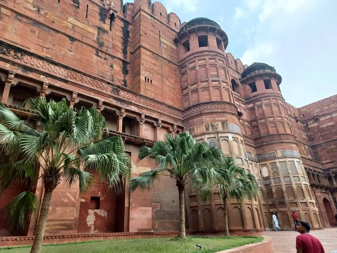Delhi to Agra Same Day Tour with Skip-the-Line Taj Mahal Entry
